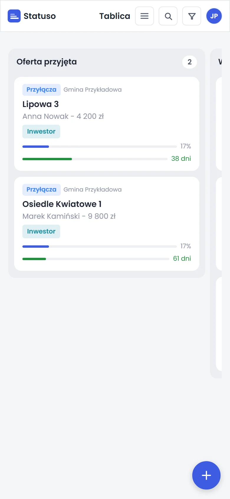Tablica projektów Statuso otwarta na telefonie, z przeciąganiem kart między etapami